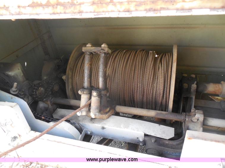 image for item G8982 1982 Ford F700 utility truck