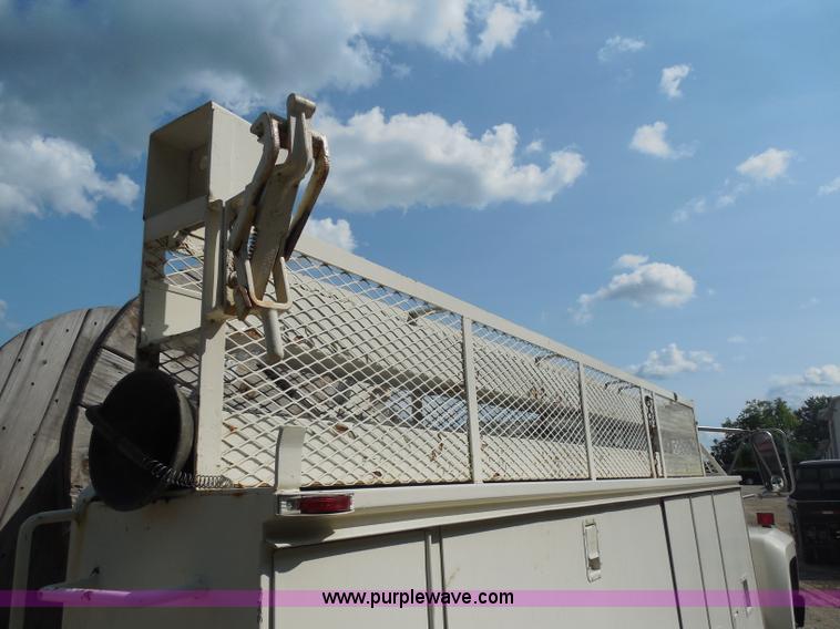 image for item G8982 1982 Ford F700 utility truck