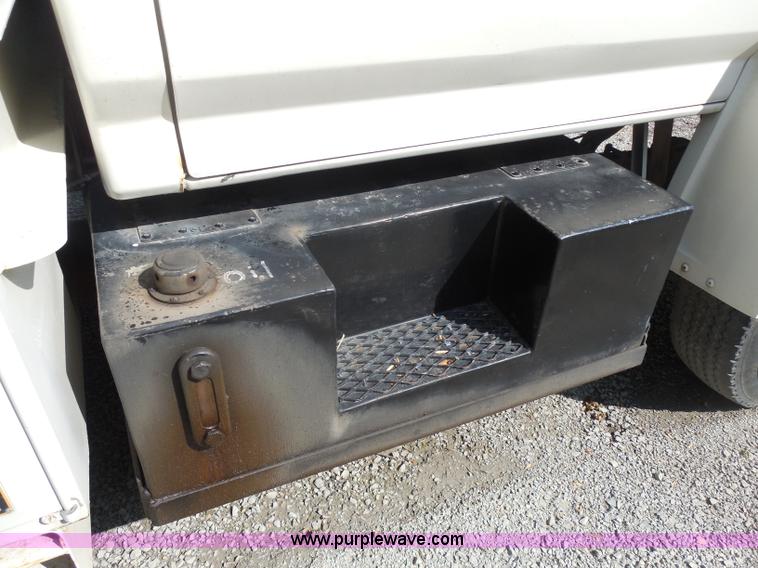 image for item G8982 1982 Ford F700 utility truck