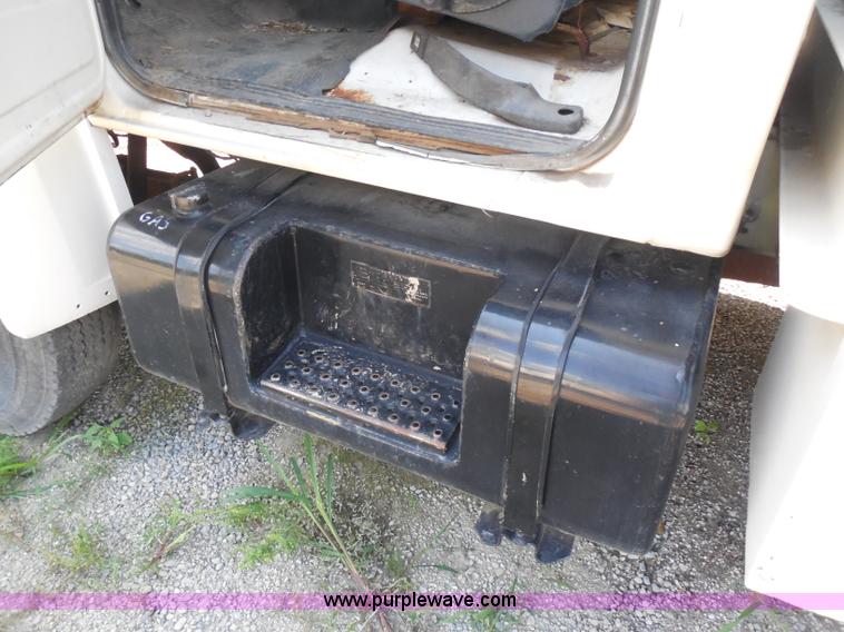 image for item G8982 1982 Ford F700 utility truck