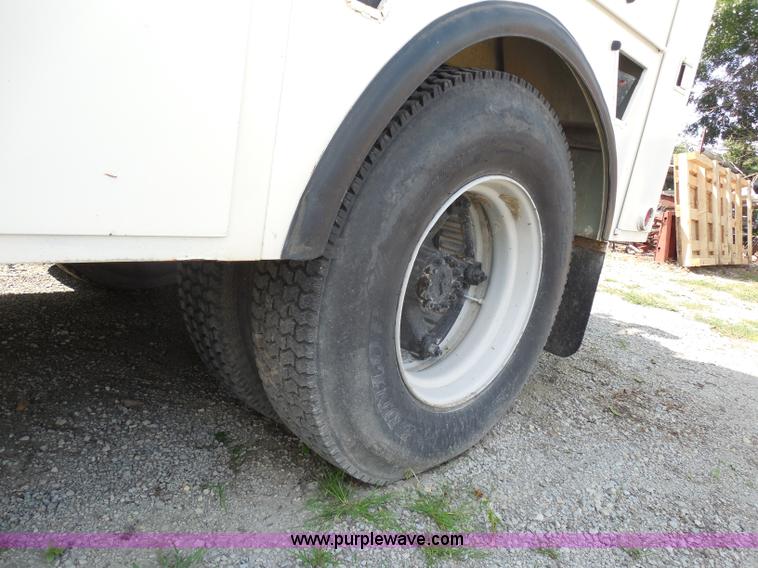 image for item G8982 1982 Ford F700 utility truck