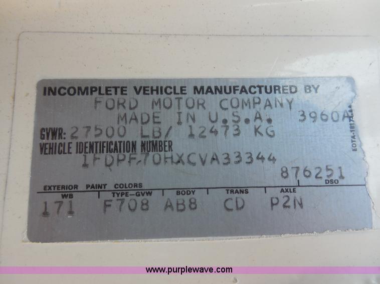 image for item G8982 1982 Ford F700 utility truck