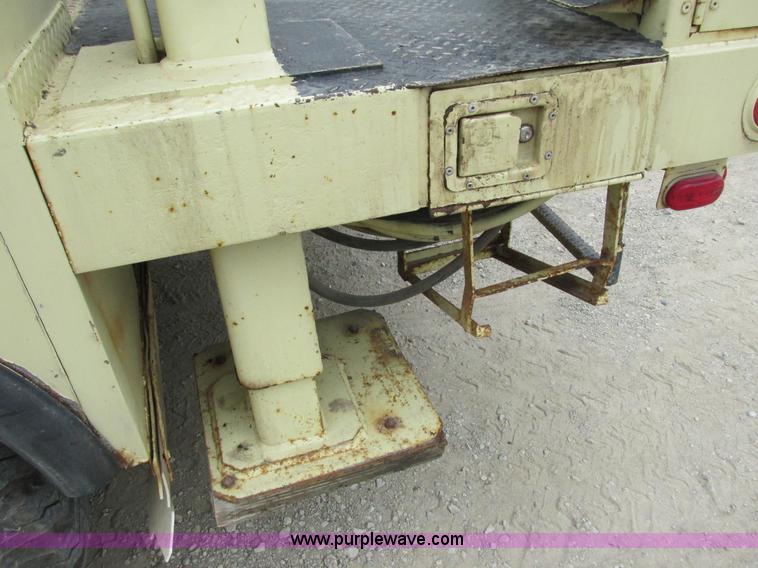 image for item G8992 1982 Ford F700 digger derrick truck