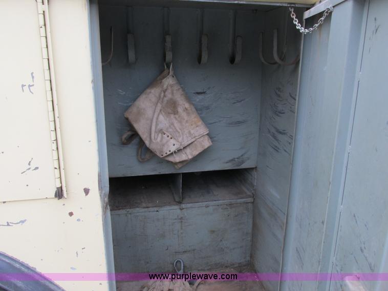 image for item G8992 1982 Ford F700 digger derrick truck