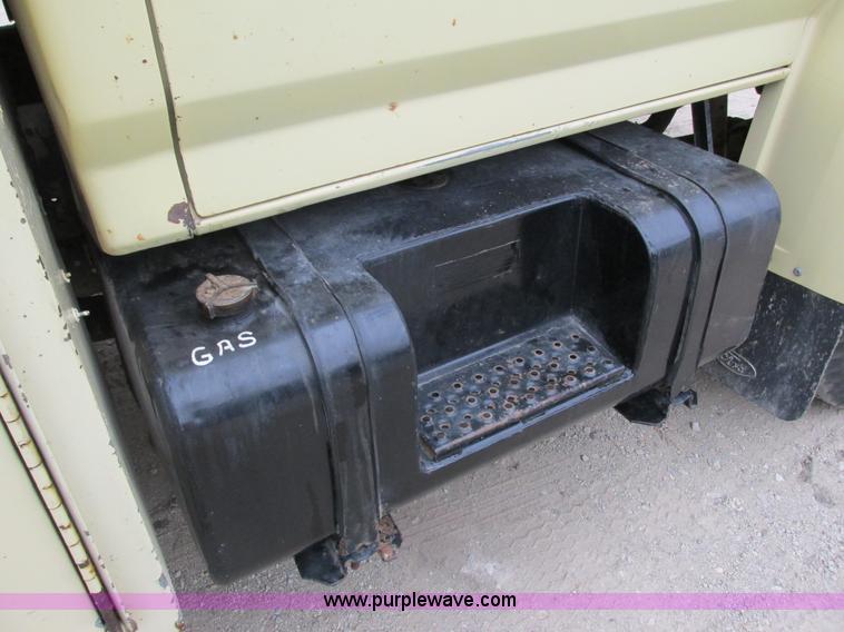 image for item G8992 1982 Ford F700 digger derrick truck