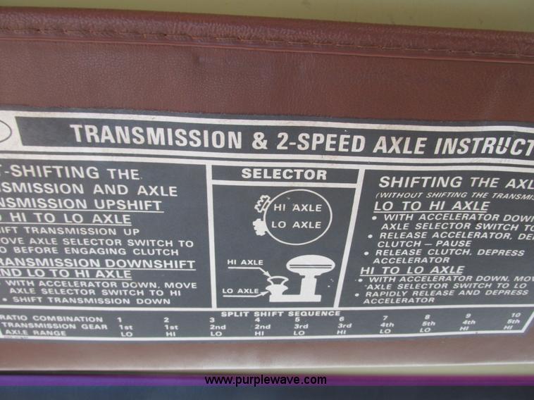 image for item G8992 1982 Ford F700 digger derrick truck