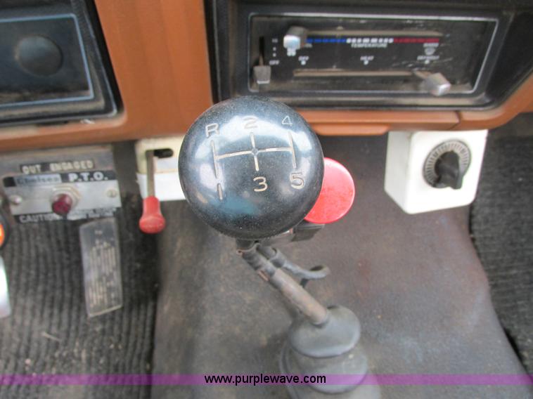 image for item G8992 1982 Ford F700 digger derrick truck