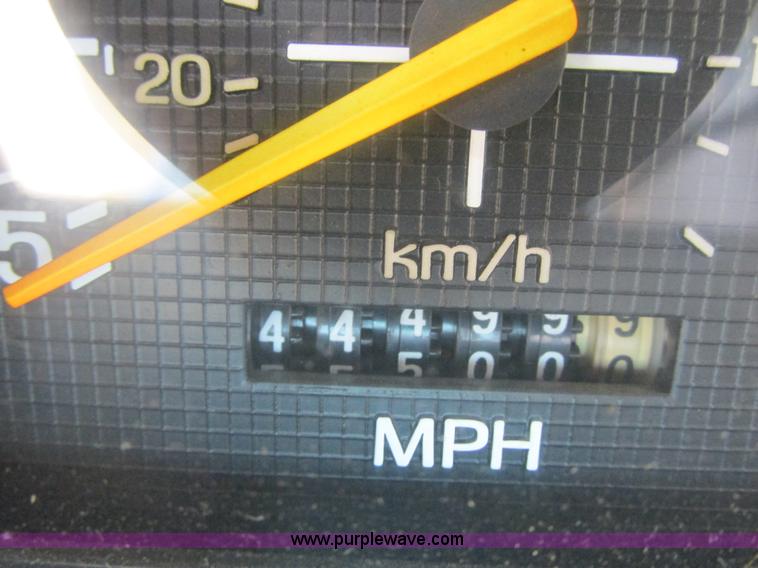 image for item G8992 1982 Ford F700 digger derrick truck