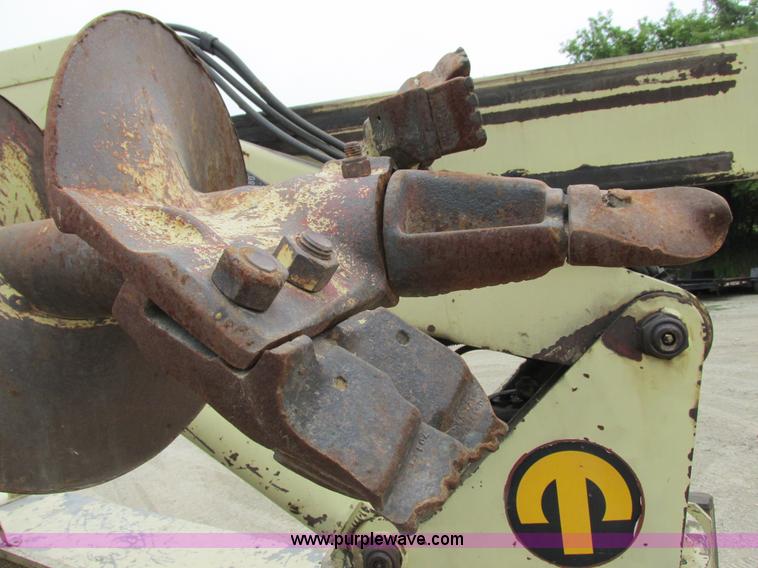 image for item G8992 1982 Ford F700 digger derrick truck