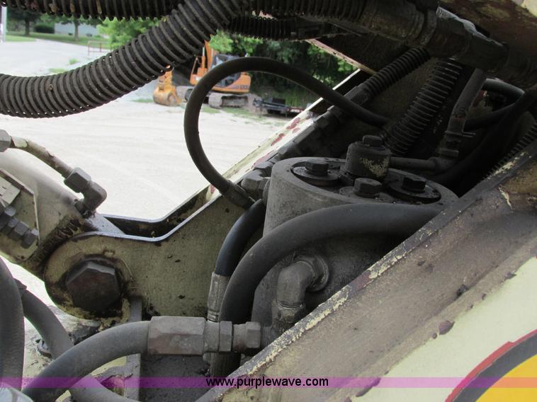 image for item G8992 1982 Ford F700 digger derrick truck