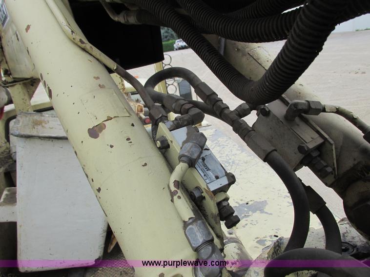 image for item G8992 1982 Ford F700 digger derrick truck