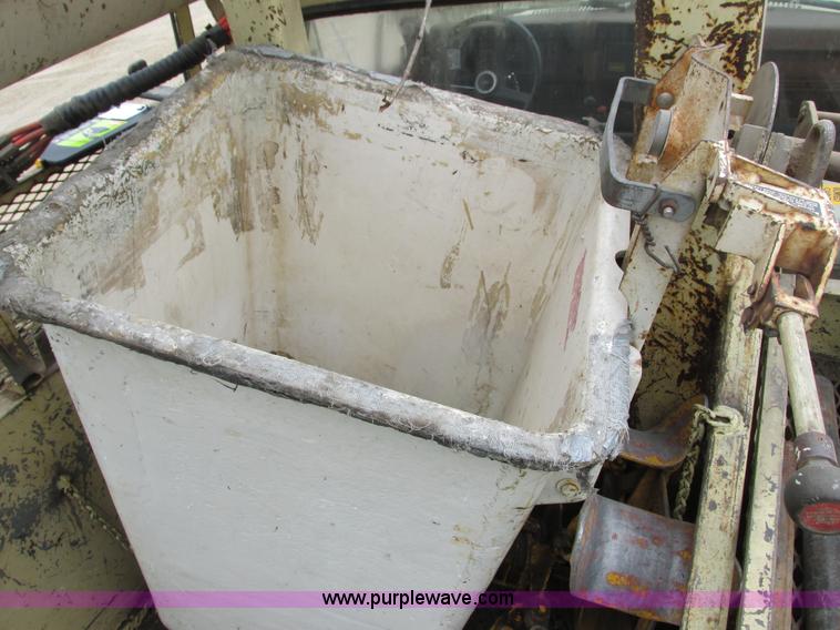 image for item G8992 1982 Ford F700 digger derrick truck