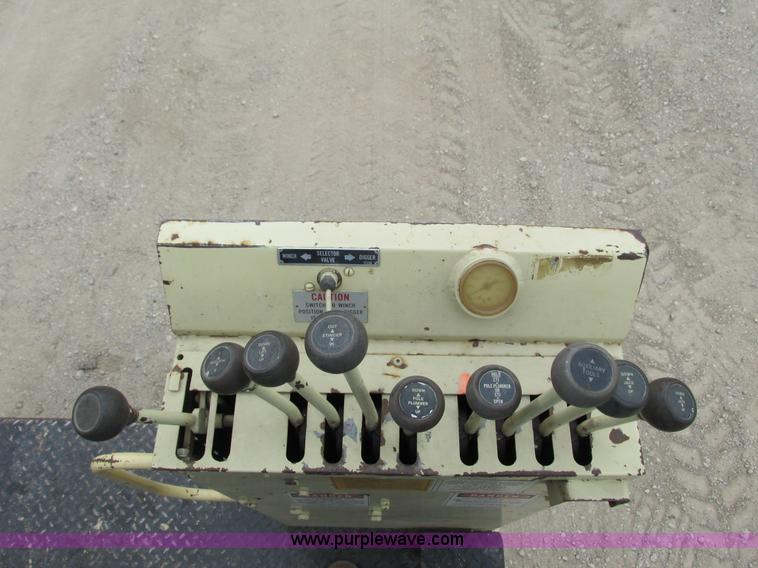 image for item G8992 1982 Ford F700 digger derrick truck