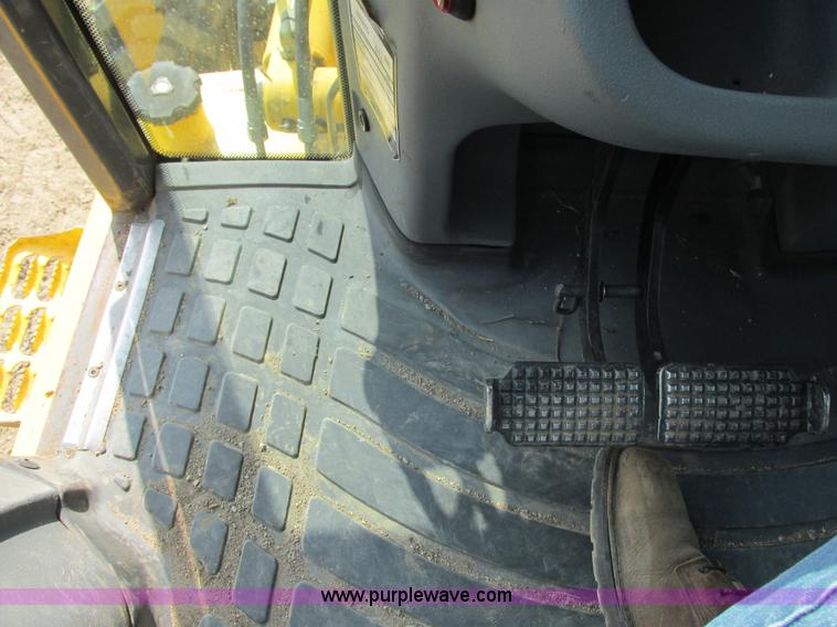 image for item G8997 2001 New Holland LB110 backhoe