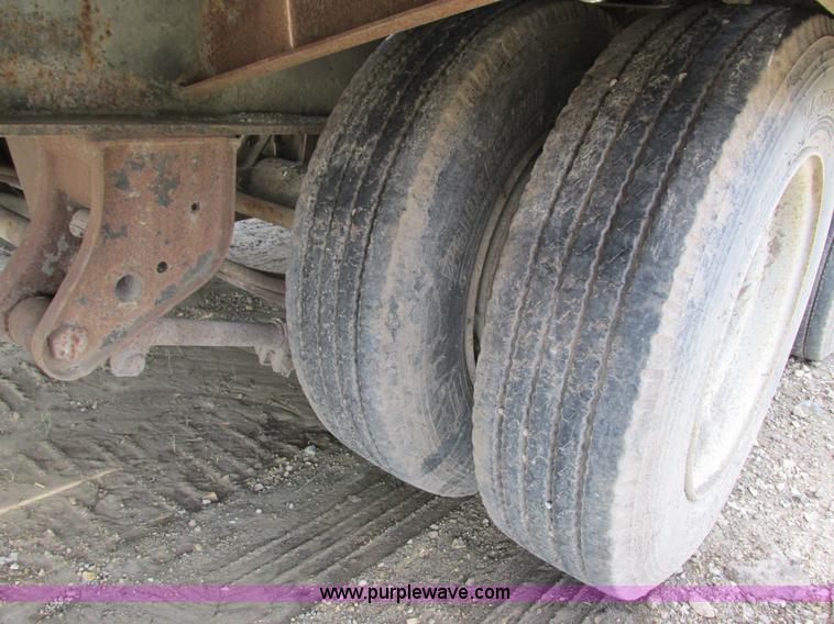 image for item G8999 1996 Towmaster T40 trailer