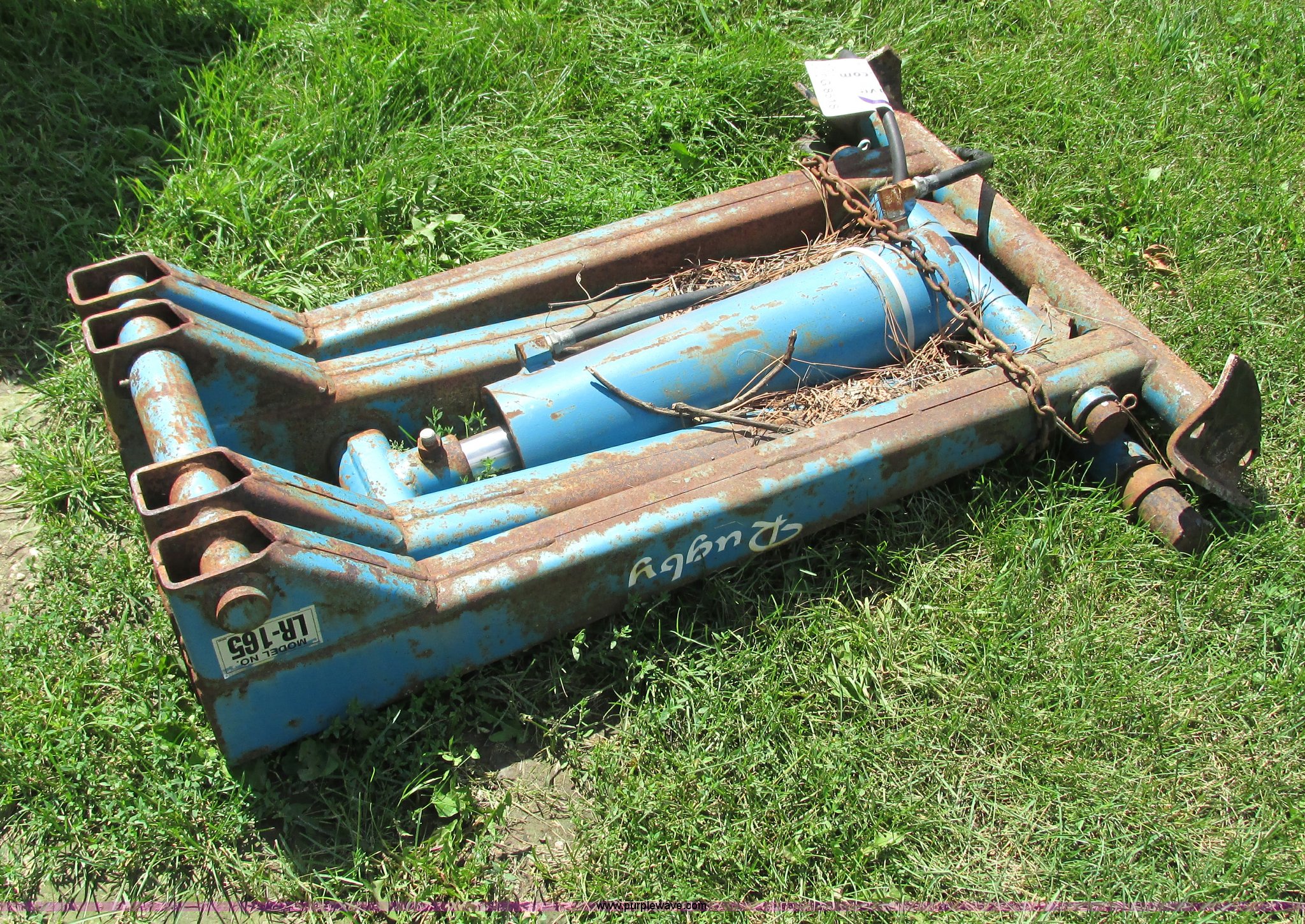 Rugby truck hoist in Mantorville, MN Item G8518 sold Purple Wave