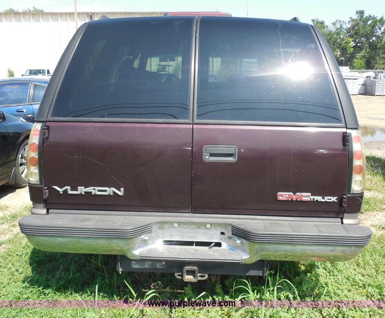image for item H9814 1997 GMC Yukon SLE SUV