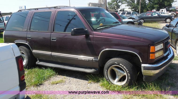 image for item H9814 1997 GMC Yukon SLE SUV