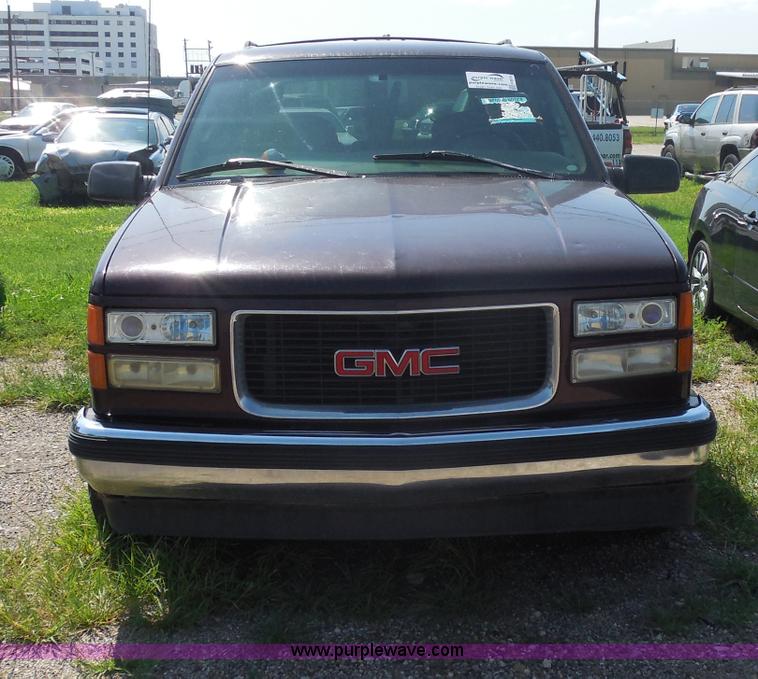 image for item H9814 1997 GMC Yukon SLE SUV