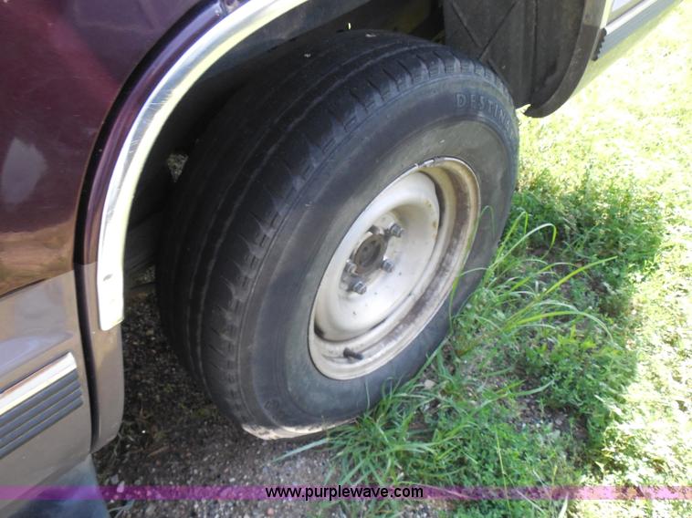 image for item H9814 1997 GMC Yukon SLE SUV