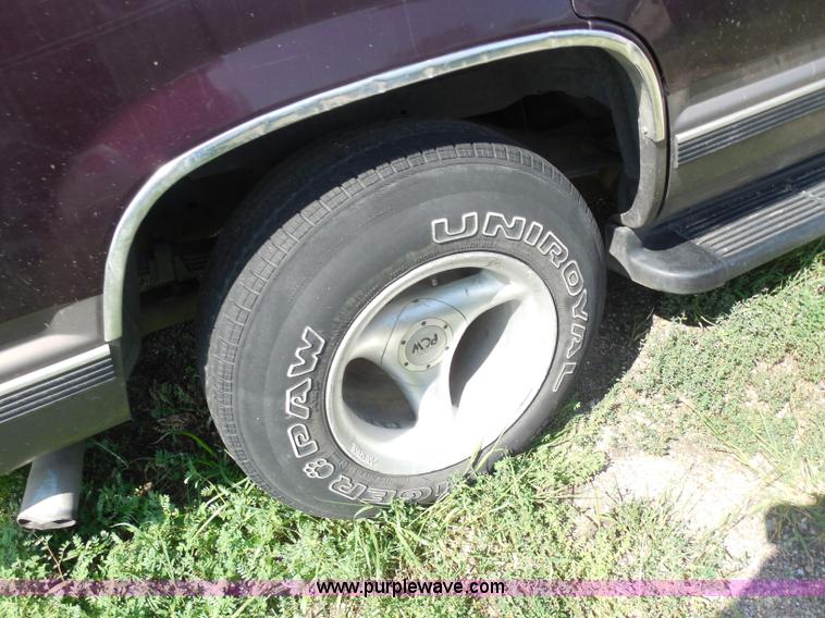 image for item H9814 1997 GMC Yukon SLE SUV