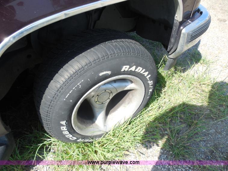 image for item H9814 1997 GMC Yukon SLE SUV