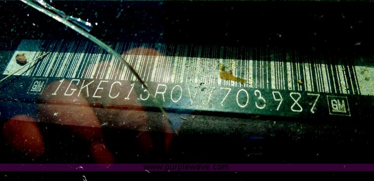 image for item H9814 1997 GMC Yukon SLE SUV