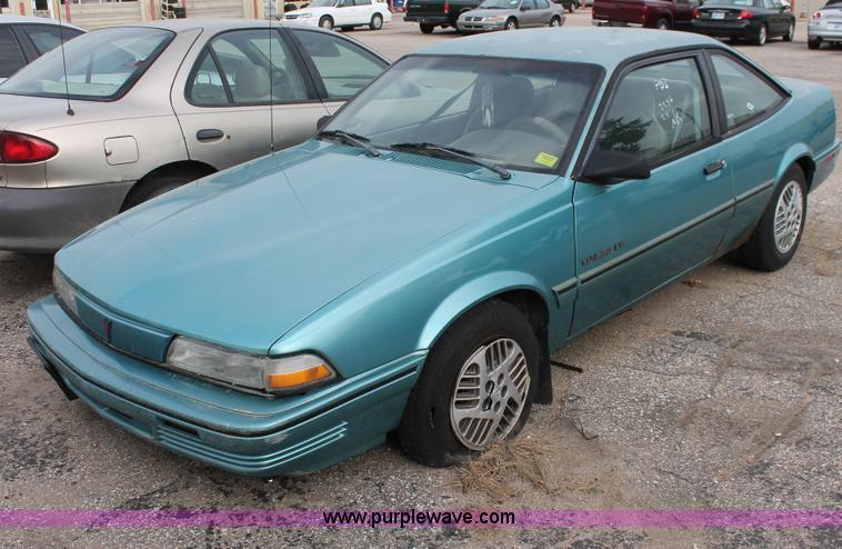 image for item I8043 1994 Pontiac Sunbird LE