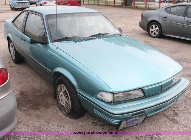 image for item I8043 1994 Pontiac Sunbird LE