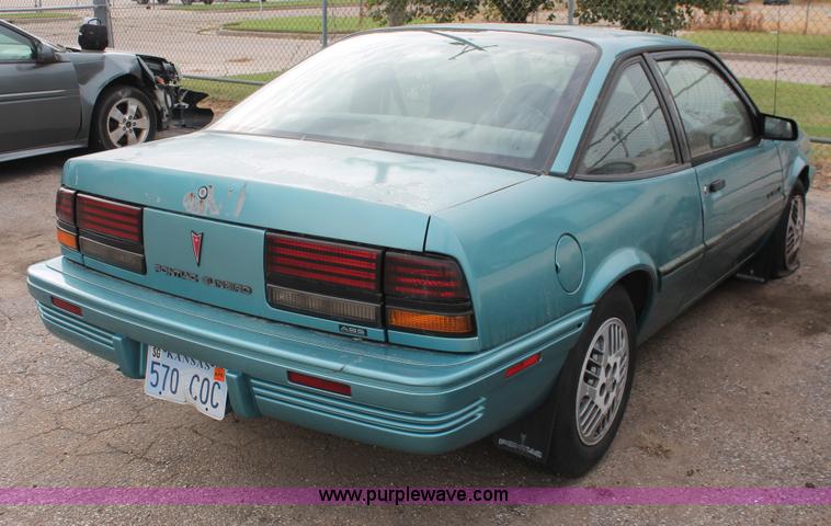 image for item I8043 1994 Pontiac Sunbird LE