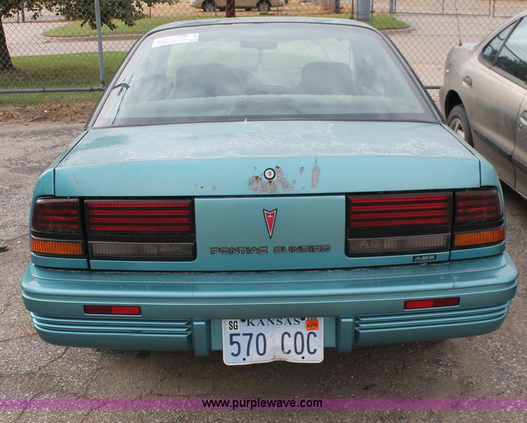image for item I8043 1994 Pontiac Sunbird LE