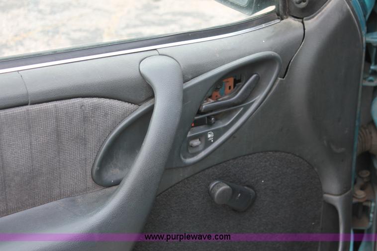 image for item I8043 1994 Pontiac Sunbird LE