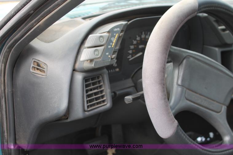 image for item I8043 1994 Pontiac Sunbird LE