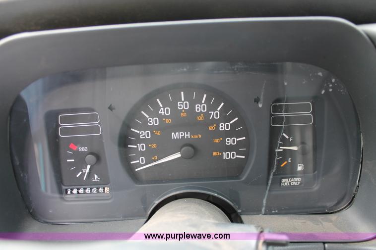 image for item I8043 1994 Pontiac Sunbird LE