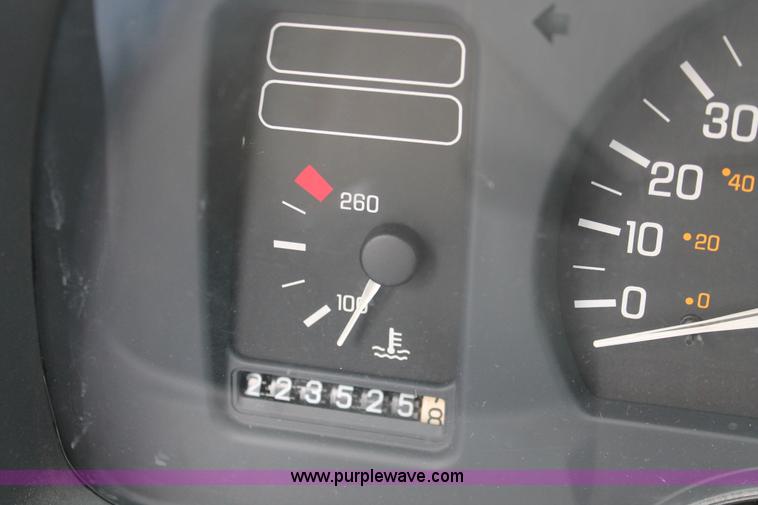 image for item I8043 1994 Pontiac Sunbird LE