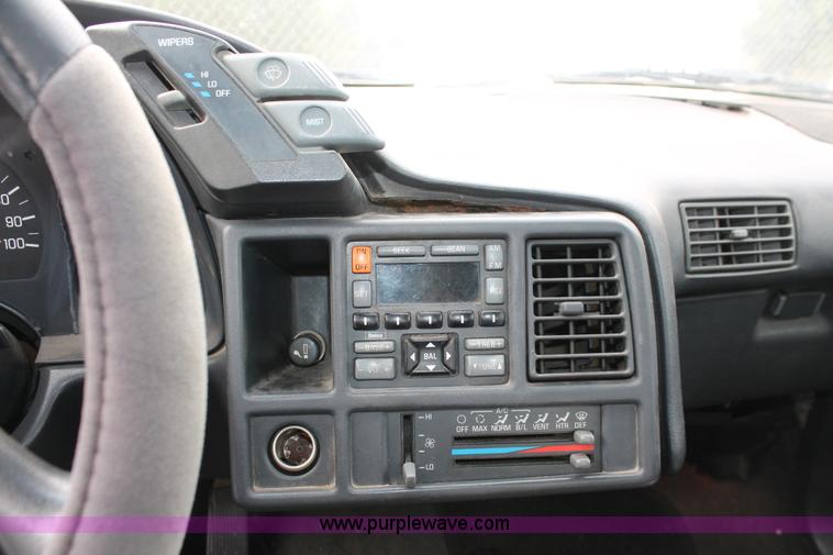 image for item I8043 1994 Pontiac Sunbird LE