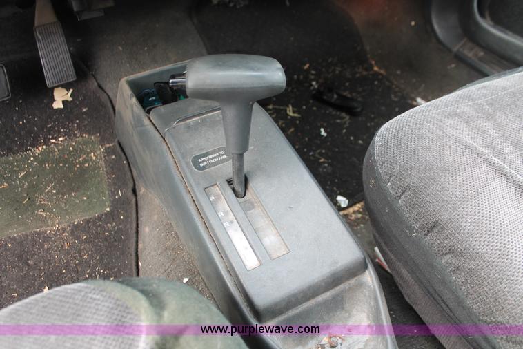 image for item I8043 1994 Pontiac Sunbird LE