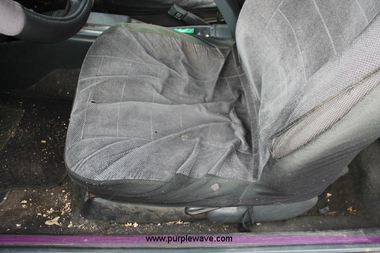 image for item I8043 1994 Pontiac Sunbird LE