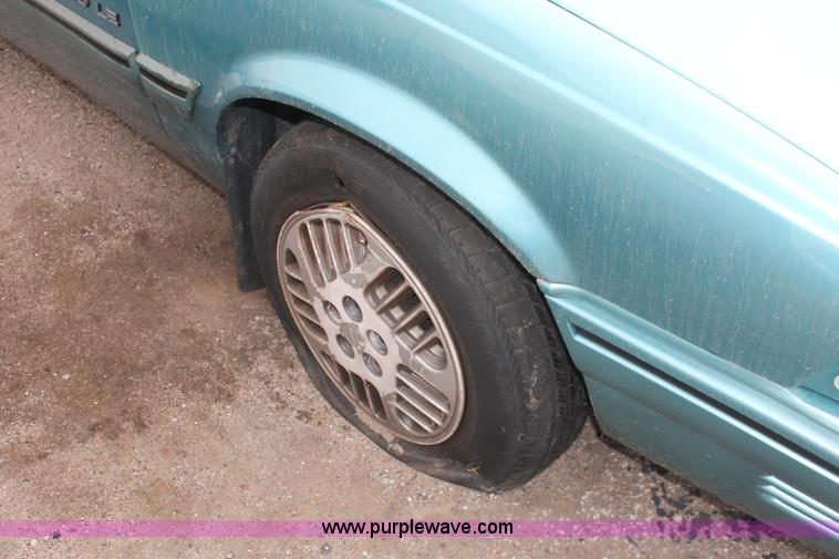 image for item I8043 1994 Pontiac Sunbird LE