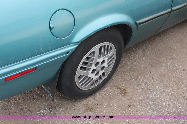 image for item I8043 1994 Pontiac Sunbird LE