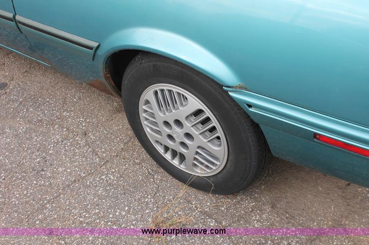 image for item I8043 1994 Pontiac Sunbird LE