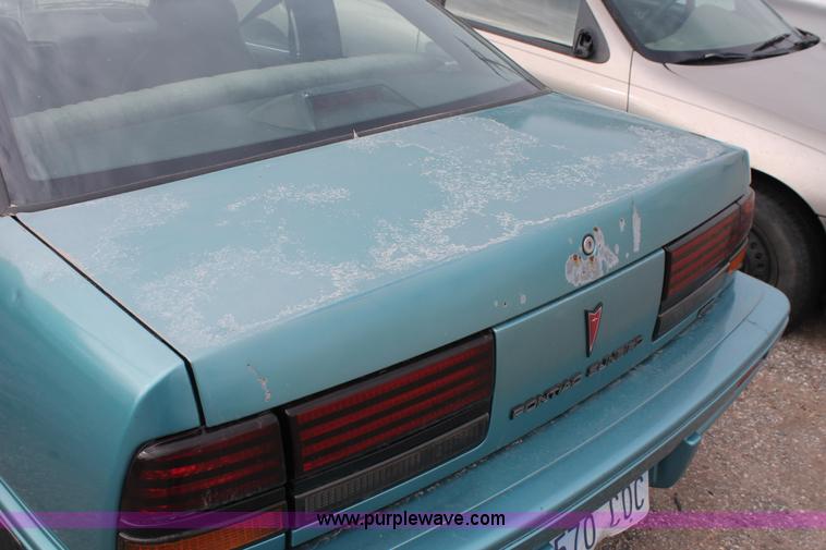image for item I8043 1994 Pontiac Sunbird LE
