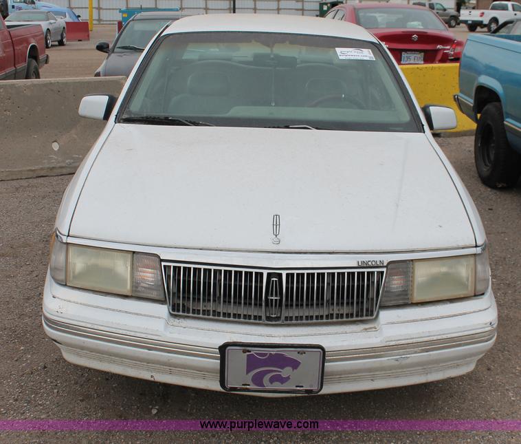 image for item I8045 1993 Lincoln Continental Signature