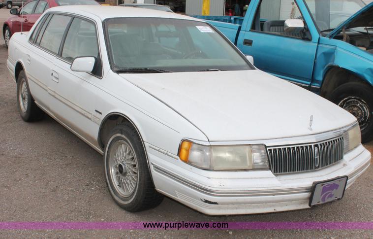 image for item I8045 1993 Lincoln Continental Signature