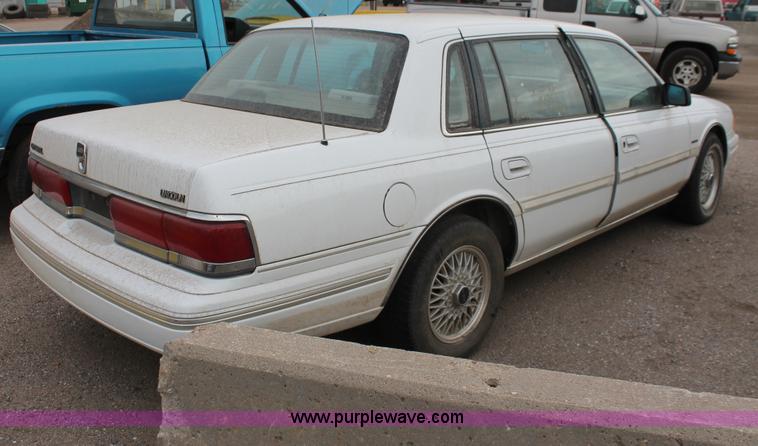 image for item I8045 1993 Lincoln Continental Signature
