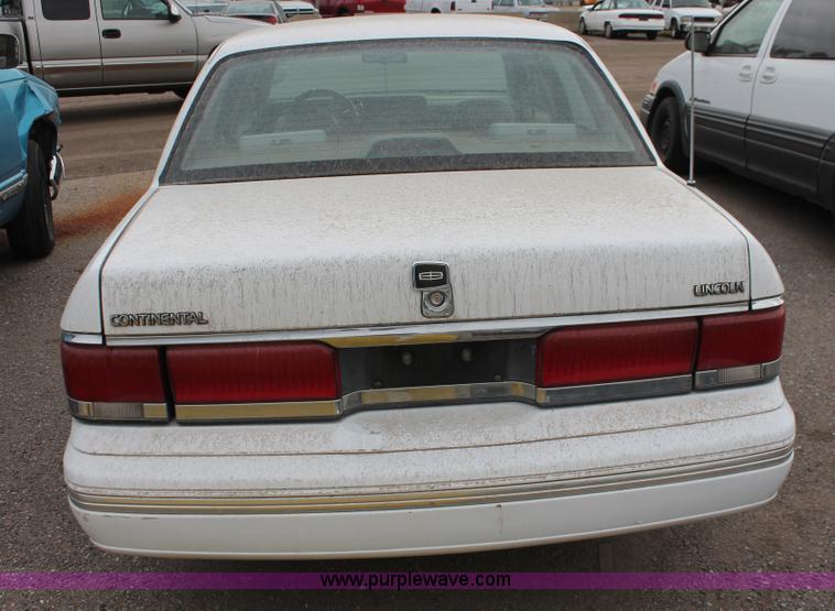 image for item I8045 1993 Lincoln Continental Signature