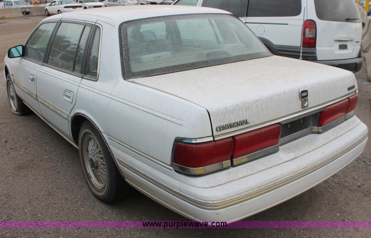 image for item I8045 1993 Lincoln Continental Signature