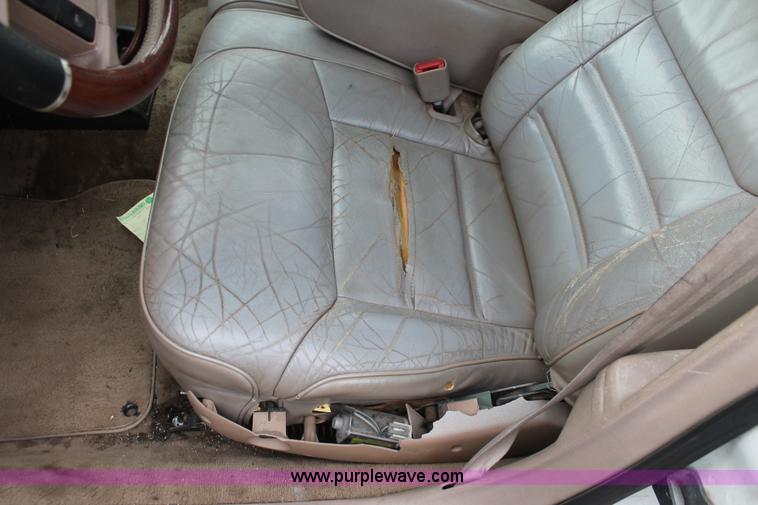 image for item I8045 1993 Lincoln Continental Signature