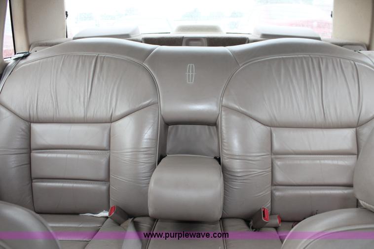 image for item I8045 1993 Lincoln Continental Signature