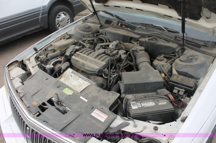 image for item I8045 1993 Lincoln Continental Signature